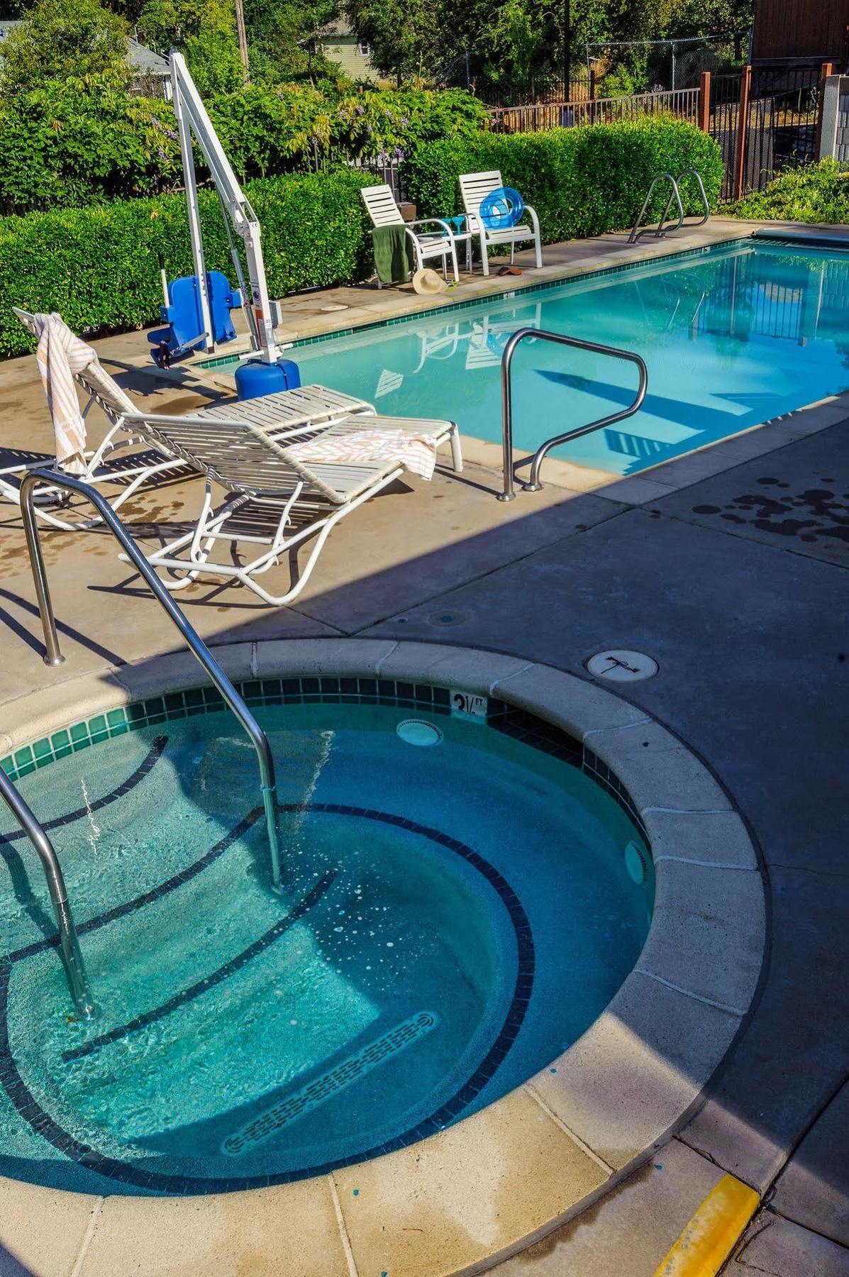 Grass Valley Courtyard Suites Extérieur photo